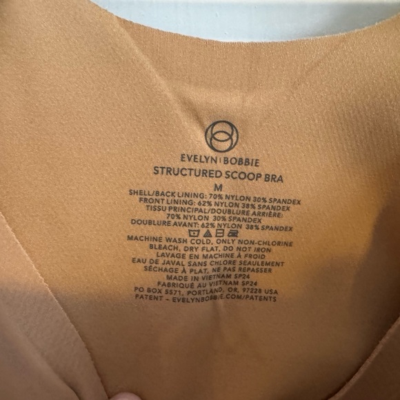 Evelyn and Bobbie Structured Scoop Bra in Mica (M) - Picture 3 of 8